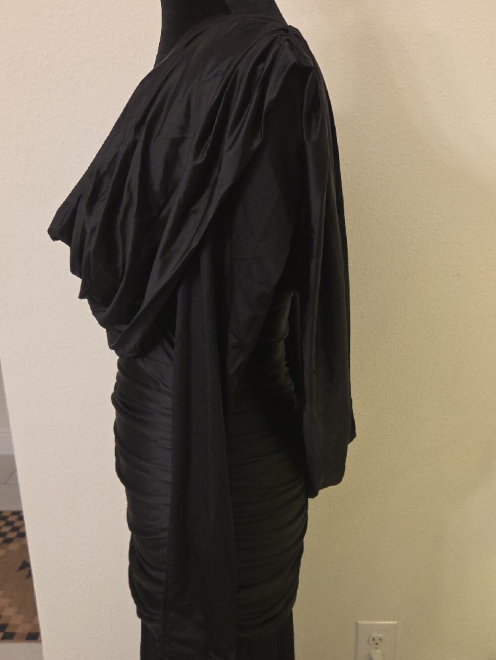Elegant Black Long-Sleeve Draped Cowl Maxi Dress - Picture 4 of 6